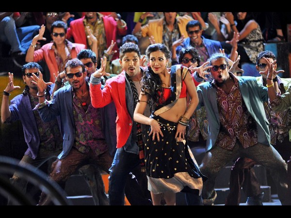 నిజంగానే టాప్ లేపిన అల్లు అర్జున్, కేథరిన్( ఫోటోలు)