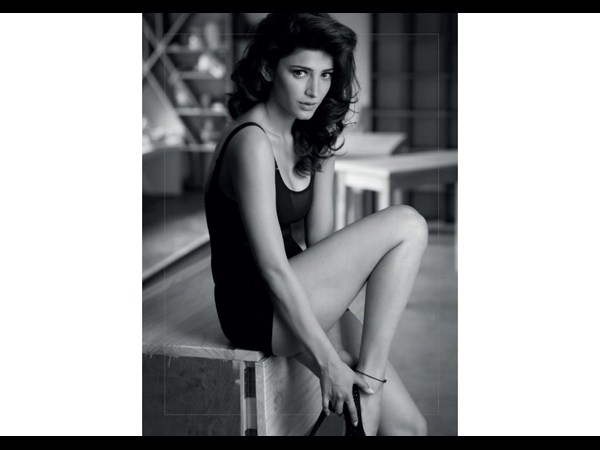 హాట్ పిక్చర్స్ : శృతిహాసన్ బరి‌తెగింపు, కారణం అదే!