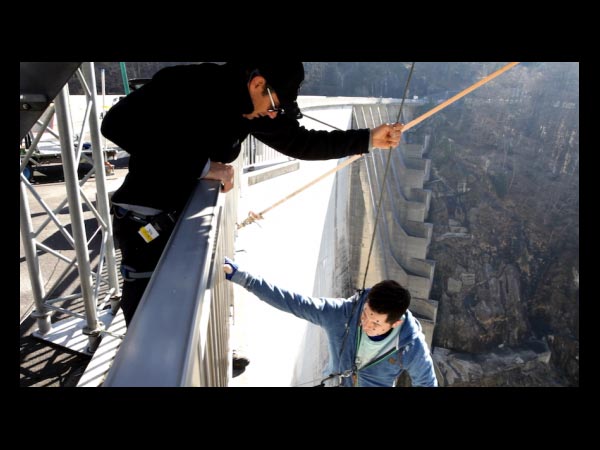 ఫోటోలు : అమీర్- కత్రినా డేంజరస్ స్టంట్స్