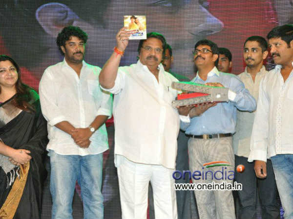 సిద్దార్థ-హన్సిక మూవీ, జనాన్ని రెచ్చగొడ్తానన్న దాసరి!