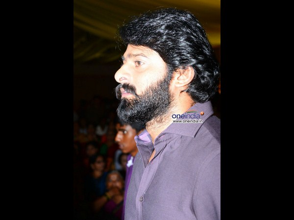 రాజసం ఉట్టిపడేలా ప్రభాస్ లుక్...(ఫోటోలు)