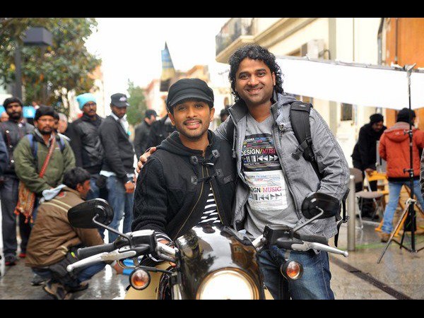 'ఇద్దరమ్మాయిలతో' లో అదిరే బన్ని యాక్షన్ (కొత్త ఫోటోలు)