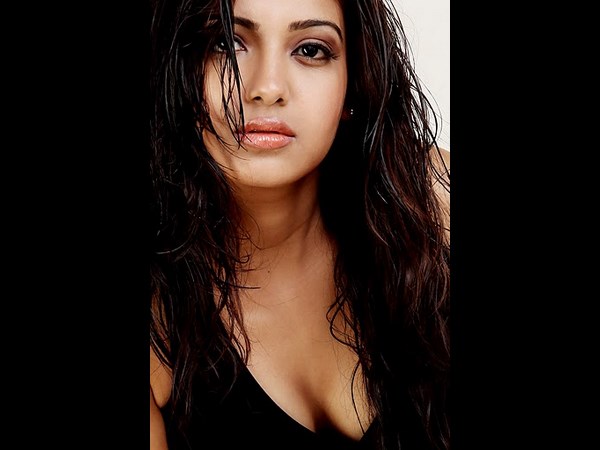 చూసిన కొద్దీ చూడబుద్దేస్తోంది ( సమంత హాట్ ఫోటోలు)