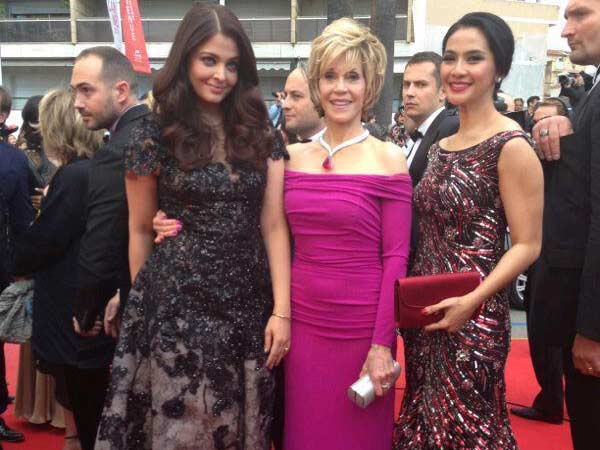 కాన్స్ ఫిల్మ్‌ఫెస్ట్ : ఐశ్వర్య అందం అదిరింది.. (ఫోటోలు)