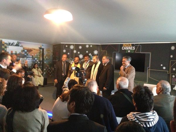 ఫోటోలు: సతీసమేతంగా చిరు, చరణ్ @ కాన్స్ ఫిల్మ్ఫెస్ట్