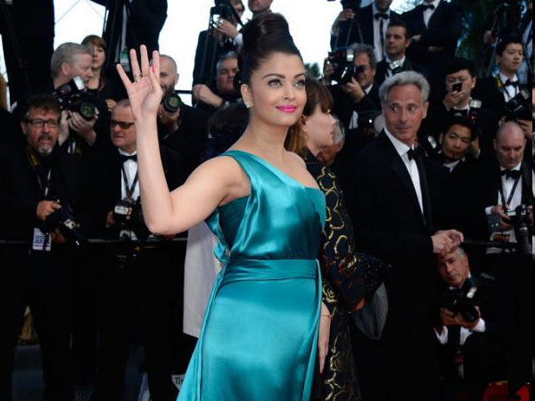 ఫోటోలు: బ్లూలో ఐష్ మైండ్ బ్లోయింగ్ @కాన్స్