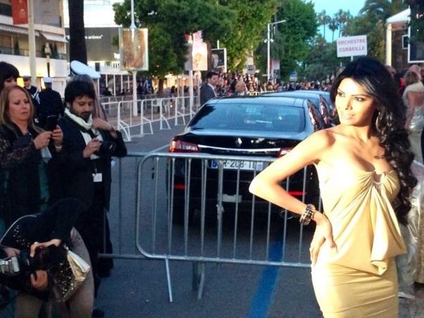 ఫోటోలు : షెర్లిన్ చోప్రా సెక్సీ దేశీ లుక్ @ కాన్స్