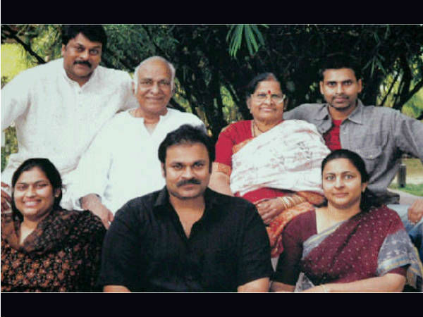 లివింగ్ లెజెండ్ చిరంజీవి అరుదైన...ఫోటోలు