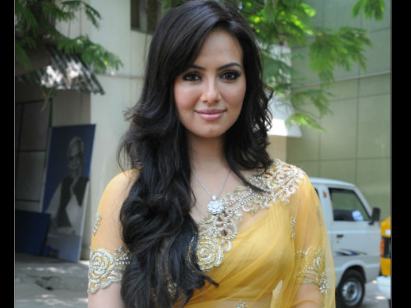 కిడ్నాప్ కేసులో హీరోయిన్, పోలీసుల గాలింపు!