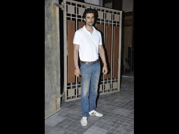 సైఫ్, కరీనాలతో పాటు పార్టీలో విరాట్, జహీర్ (ఫోటోలు)