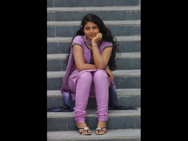 వివాదాస్పద తార అంజలి తొలి నాళ్లలో ఇలా... (ఫోటో ఫీచర్)