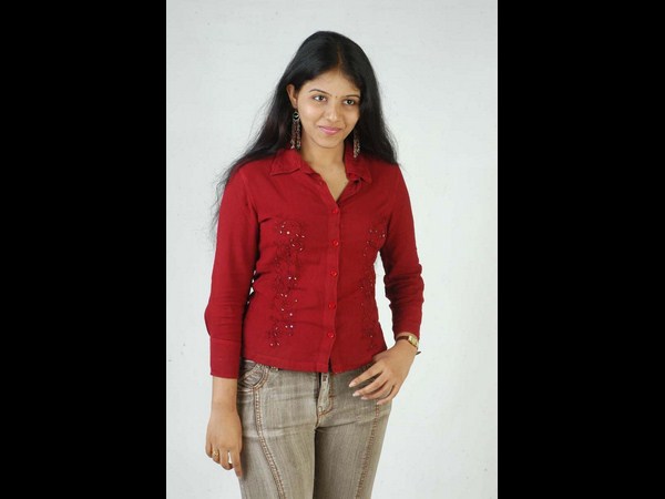 వివాదాస్పద తార అంజలి తొలి నాళ్లలో ఇలా... (ఫోటో ఫీచర్)