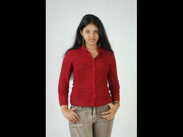 వివాదాస్పద తార అంజలి తొలి నాళ్లలో ఇలా... (ఫోటో ఫీచర్)