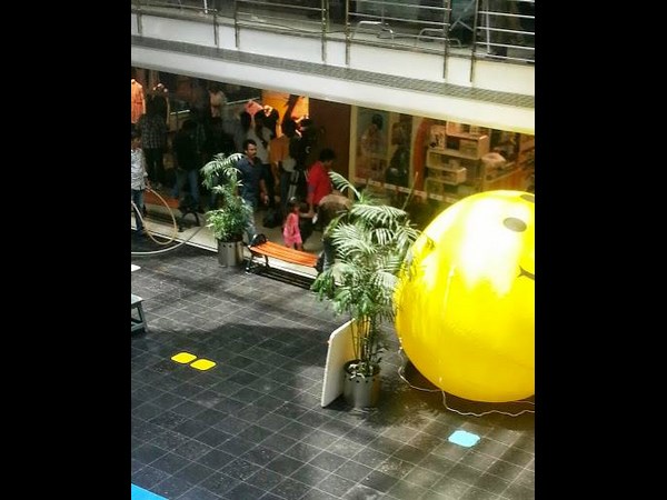 లొకేషన్ లో పవన్... కూతురుతో..(ఫోటోలు)