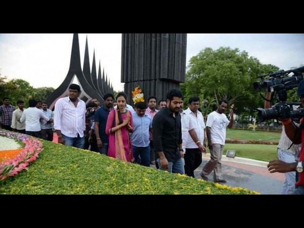 జూ ఎన్టీఆర్, లక్ష్మీప్రణతి @ఎన్టీఆర్ ఘాట్(ఫోటోలు)