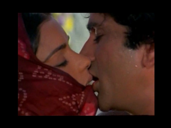 మల్లికా..! నీ కంటే ముందే వాళ్లు ముదుర్లు... (ఫోటోలు)