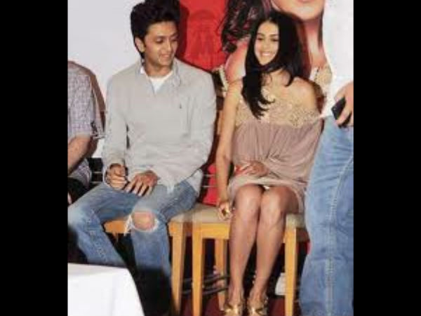 ఫోటోలు : తారల సెక్సీ డ్రెస్సులు, ఒళ్లు మరిస్తే అగచాట్లే!