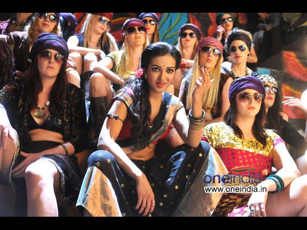 అమ్మాయిలున్నారు కానీ.....(‘ఇద్దరమ్మాయిలతో' రివ్యూ)