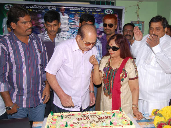 ఫోటోలు : సూపర్ స్టార్ కృష్ణ బర్త్డే సెలబ్రేషన్స్