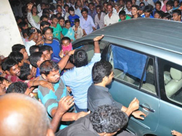 ఫ్యామిలీతో సినిమా చూసిన అల్లు అర్జున్ 