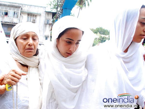 జియా ఖాన్ ఫ్యామిలీ...