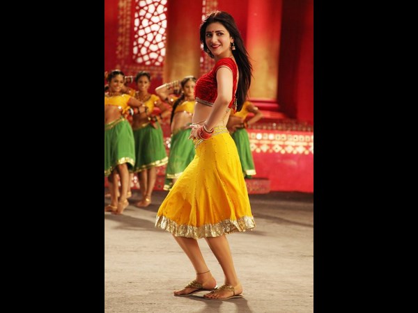 శృతి మించిన శృతిహాసన్( హాట్ ఫోటోలు)