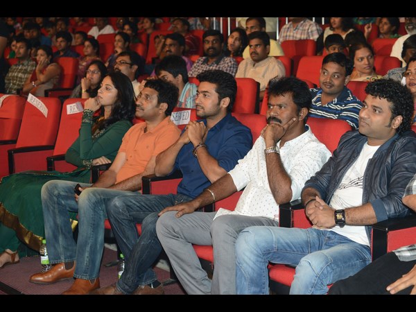 స్టేజీపై అనూష్క అదిరిపోయే డాన్స్ ...(ఫోటో ఫీచర్)