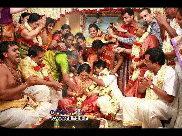 దాంపత్య జీవితం కలకాలం వర్ధిల్లుగాక...