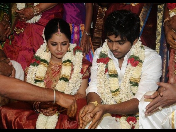 సంప్రదాయ బద్దంగా...