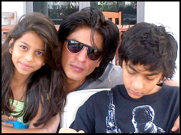 ఇద్దరు పిల్లలతో షారుక్