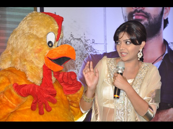 స్టేజి పై సమంత, కలర్స్ స్వాతి అల్లరి (ఫోటో ఫీచర్)