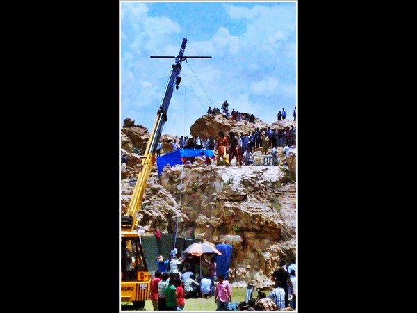 'బాహుబలి' ఫస్ట్ డే వర్కింగ్ స్టిల్స్ ( లీకెడ్ ఫోటోలు)