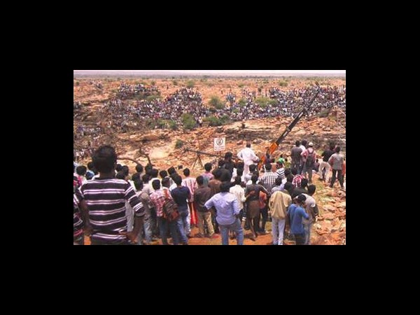 'బాహుబలి' ఫస్ట్ డే వర్కింగ్ స్టిల్స్ ( లీకెడ్ ఫోటోలు)