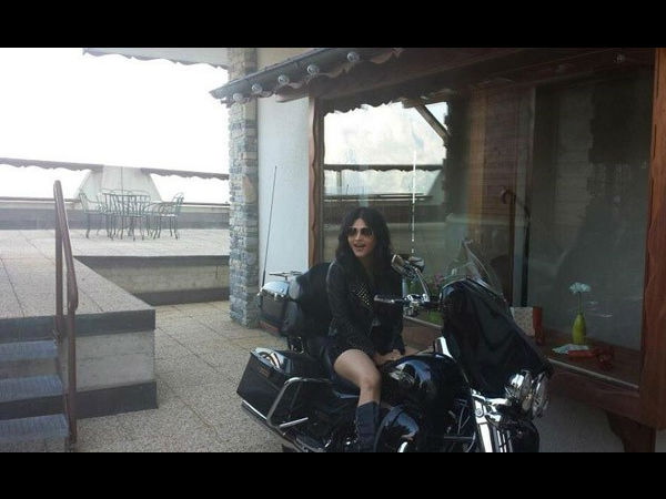 బైక్‌పై శృతి హాసన్