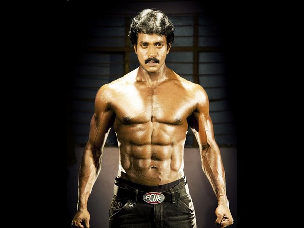 మన హీరోలు షర్ట్ విప్పతీసిన వేళ...(ఫోటో ఫీచర్)