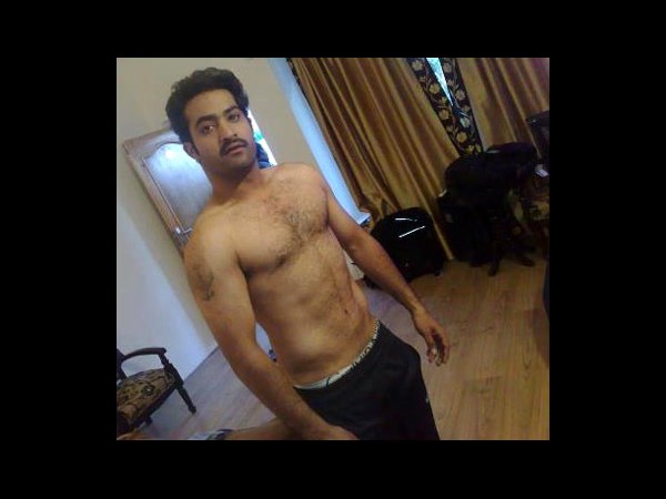 మన హీరోలు షర్ట్ విప్పతీసిన వేళ...(ఫోటో ఫీచర్)