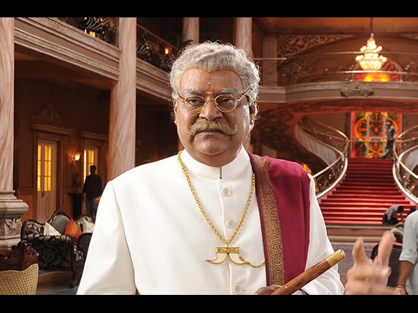 మనీ చిత్రంలో పాత్ర సూపర్