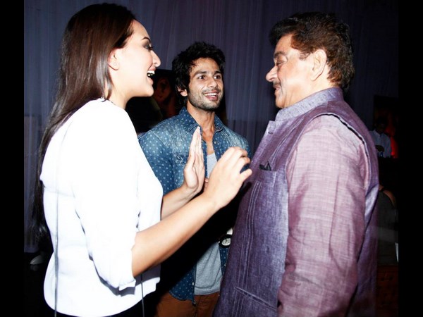 వరుణ్-పాఖీ మధ్య ప్రేమాయణం