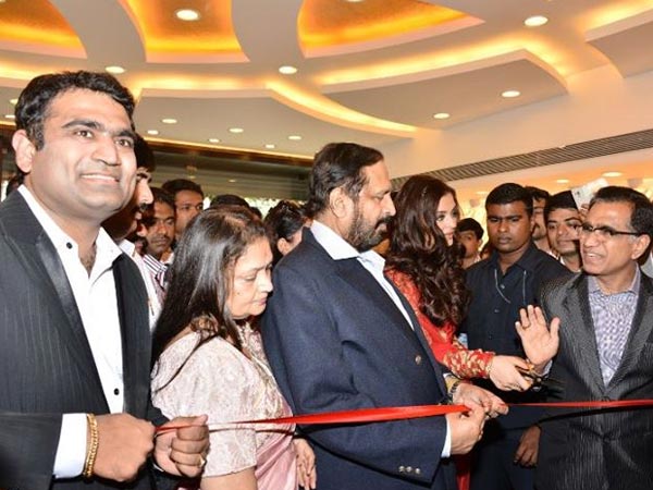 కల్యాణ్ జ్యువెల్లరీ ప్రారంభోత్సవం...