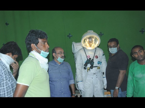 పాత్రలు...