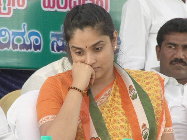 నటిగా గుర్తింపు