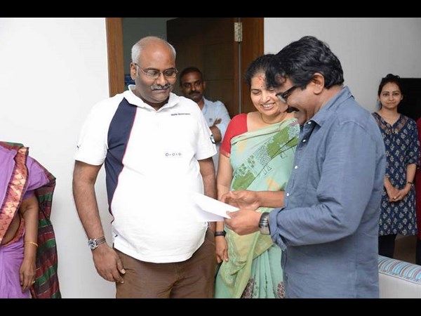 చెక్ ఇస్తూ...