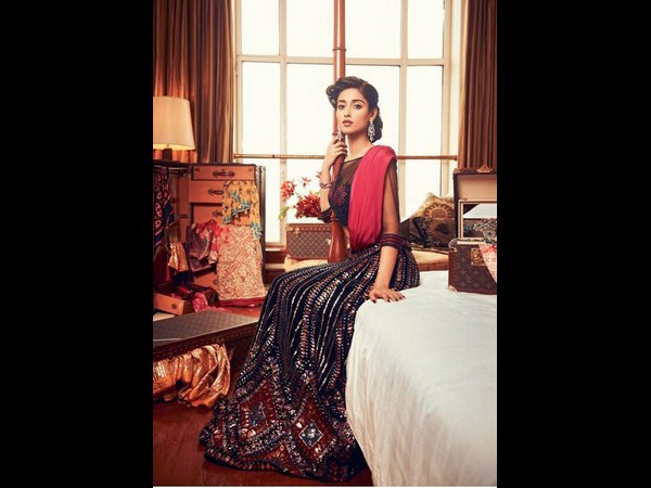 పతా పోస్టర్ నిక్లా హీరో