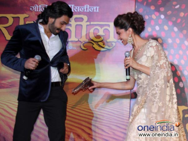 దీపిక సందడి