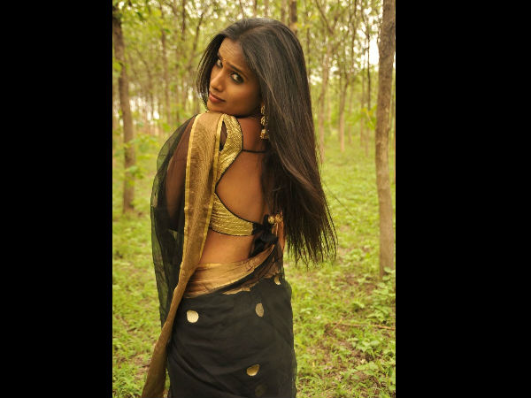 అందాల ఆరబోత