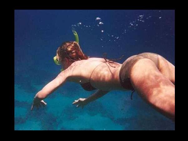 ఈత కొడుతున్న కత్రినా కైఫ్ సోదరి