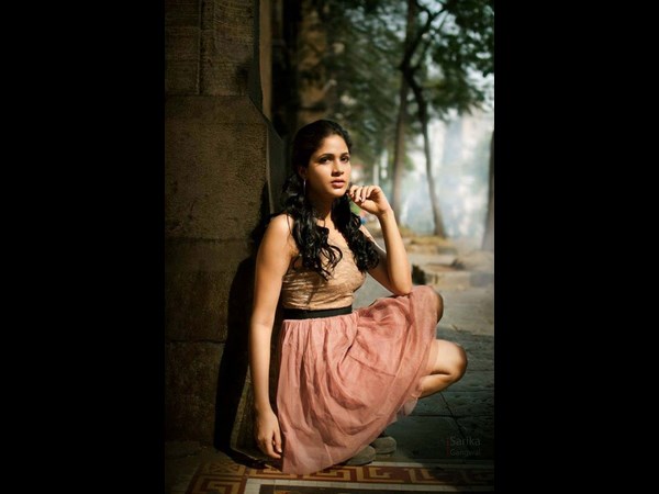 సెక్సీ సోయగాలు