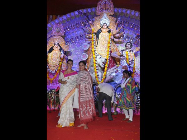 కజిన్ శర్భానీతో..