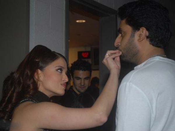 రొమాంటిక్ మూమెంట్