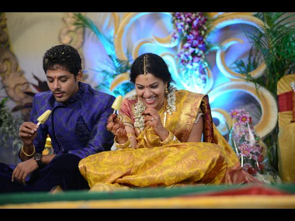 అలసి సొలసి..ఐస్ క్రీం తింటూ